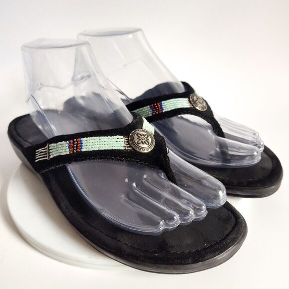 Minnetonka Sandals Size 8 Suede Black Flip Flops Silver Western Concho Beaded - Picture 1 of 9